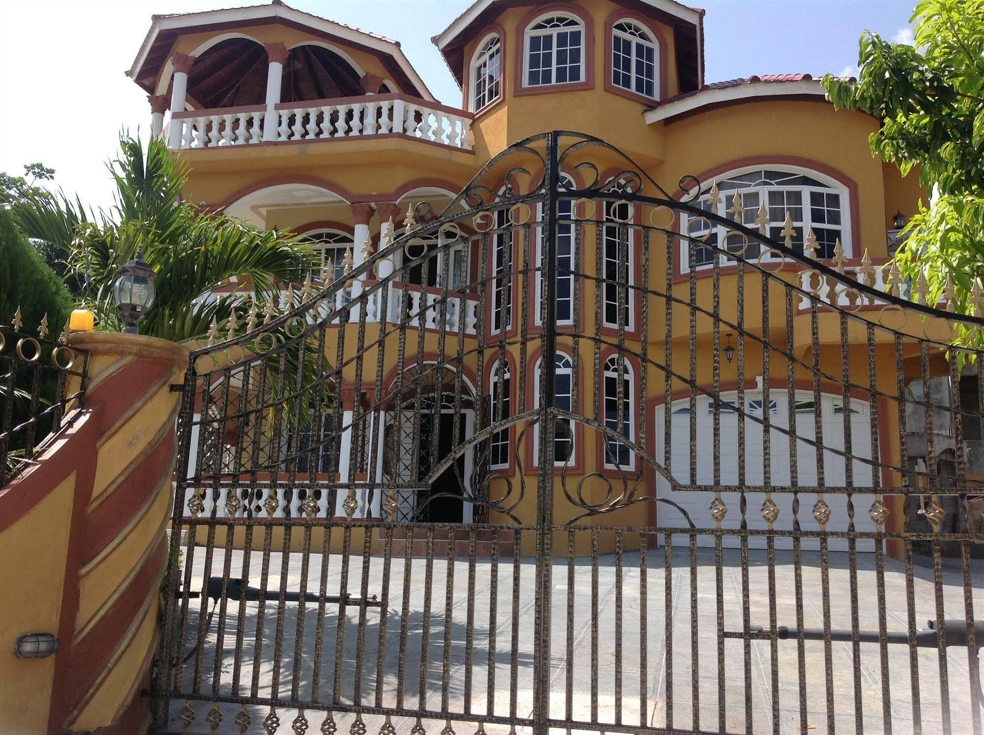 Cazwin Villas Montego Bay Exterior photo